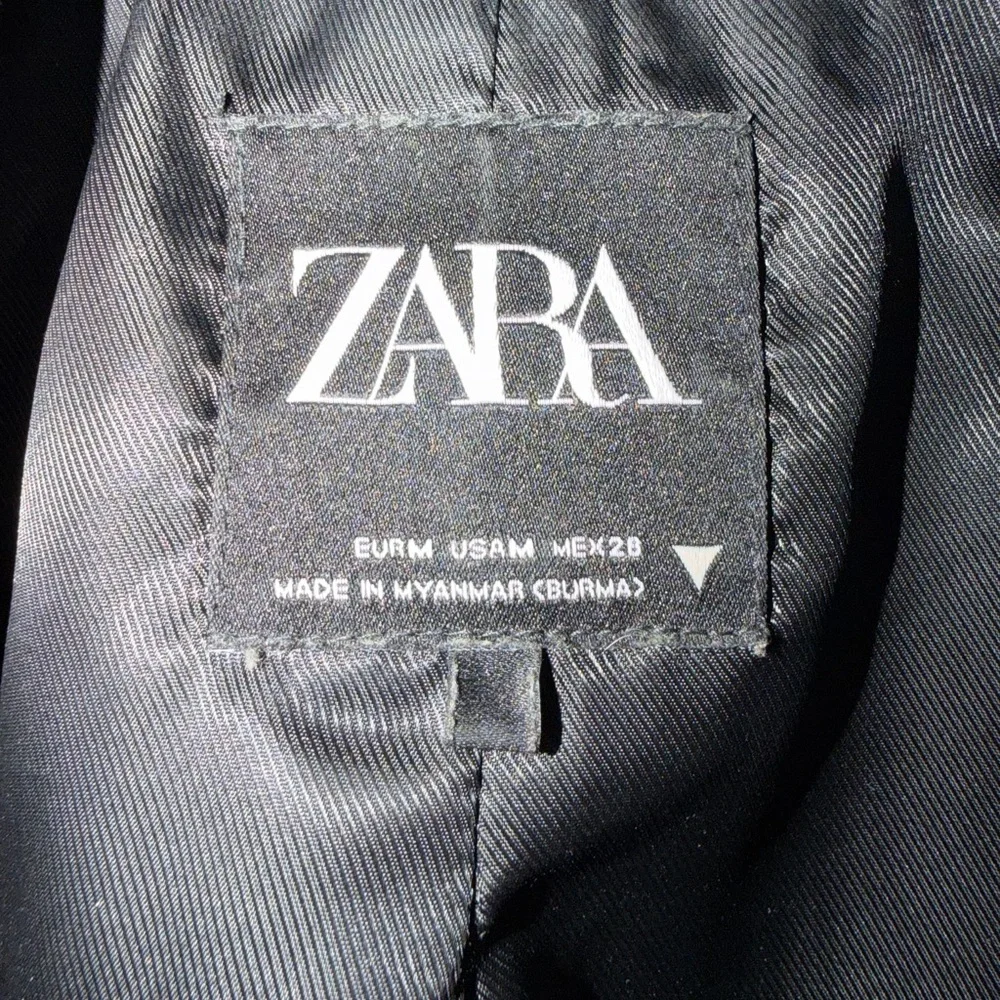 Zara Women's Elegant Black Suit Jacket - Picture 2 of 4